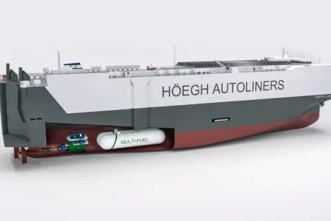 Schnittdarstellung eines Höegh Autoliners, eines Mehrzweck-Autotransporters, mit sichtbarem Multi-Fuel-Tank und Antriebssystem.