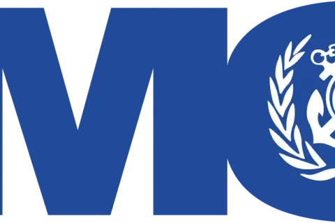 Logo der International Maritime Organization (IMO) mit den Buchstaben IMO und einem Emblem aus Anker, Kette und Lorbeerzweigen.