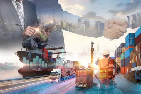 Geschäftsmann mit Tablet, Händeschütteln, Containerschiff, LKW und Kräne symbolisieren globalen **general cargo** Transport und Logistik.