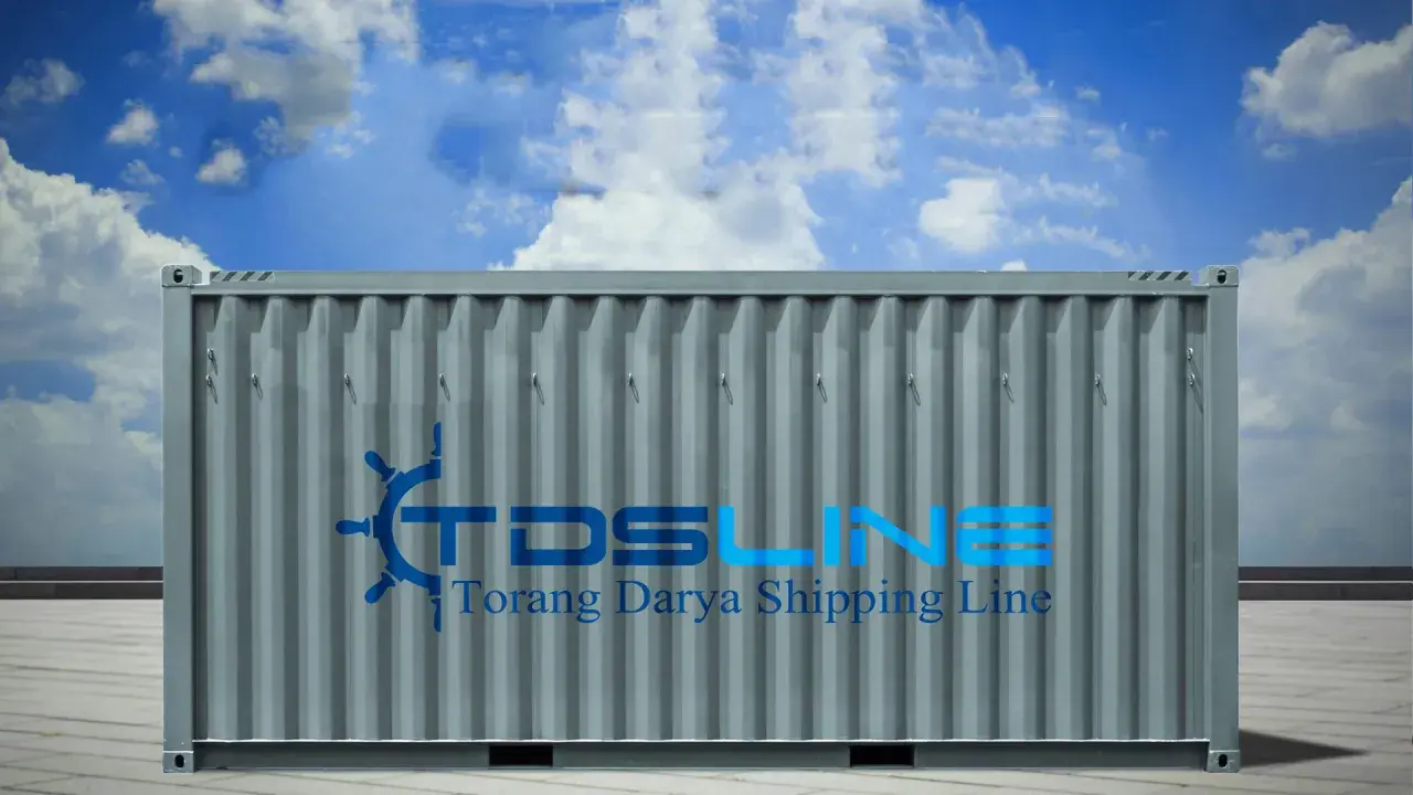 Grauer vgm container mit blauem Logo von Torang Darya Shipping Line vor blauem Himmel mit Wolken.